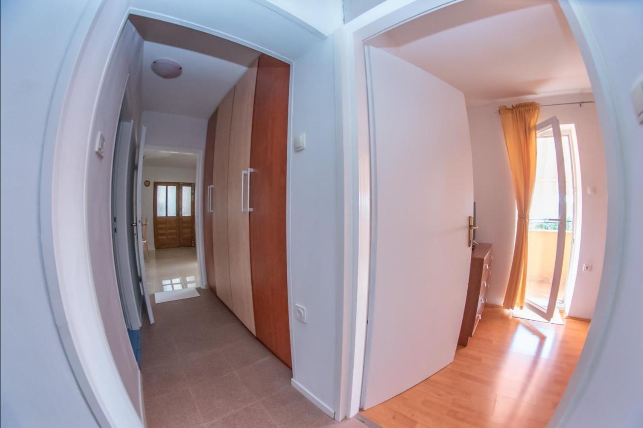 Apartman Sous Les Rochers Grižane Екстериор снимка
