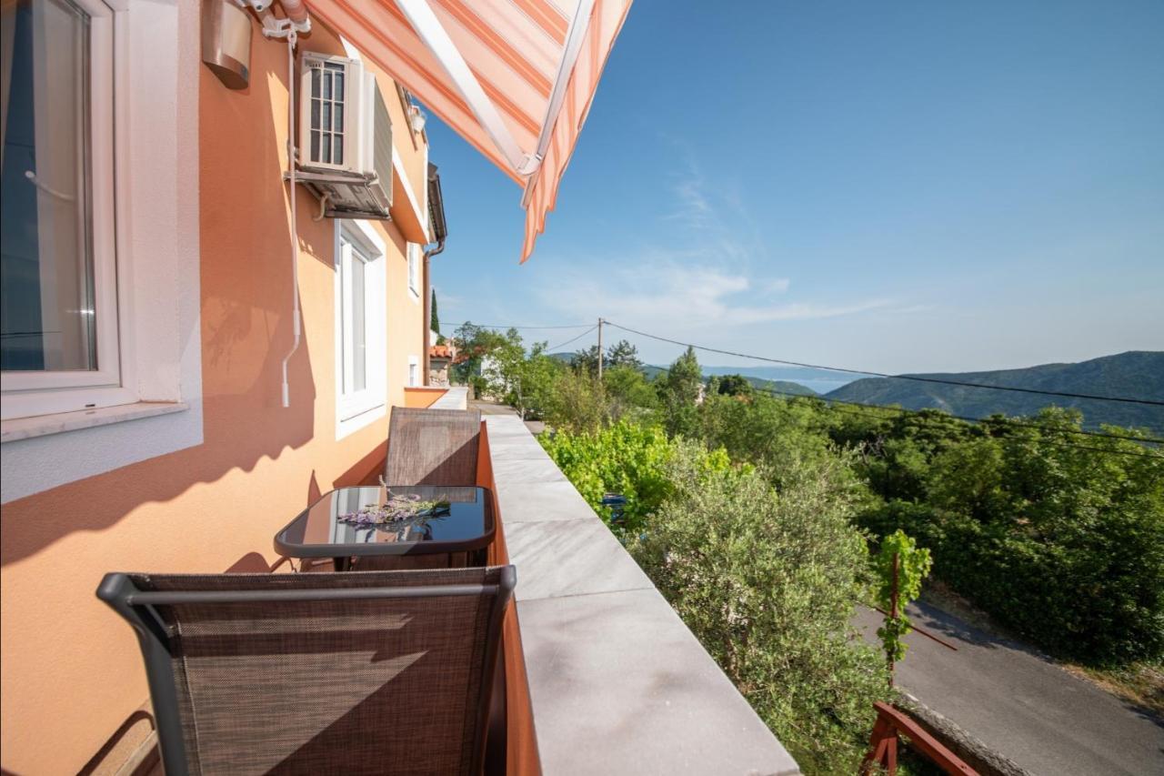 Apartman Sous Les Rochers Grižane Екстериор снимка