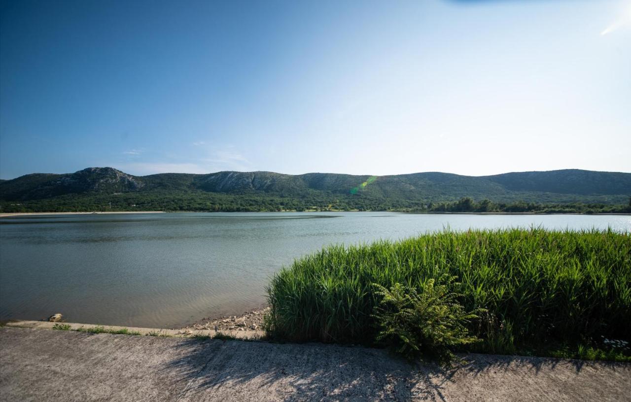 Apartman Sous Les Rochers Grižane Екстериор снимка