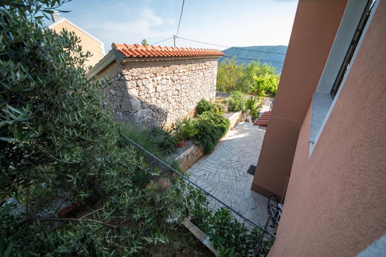 Apartman Sous Les Rochers Grižane Екстериор снимка