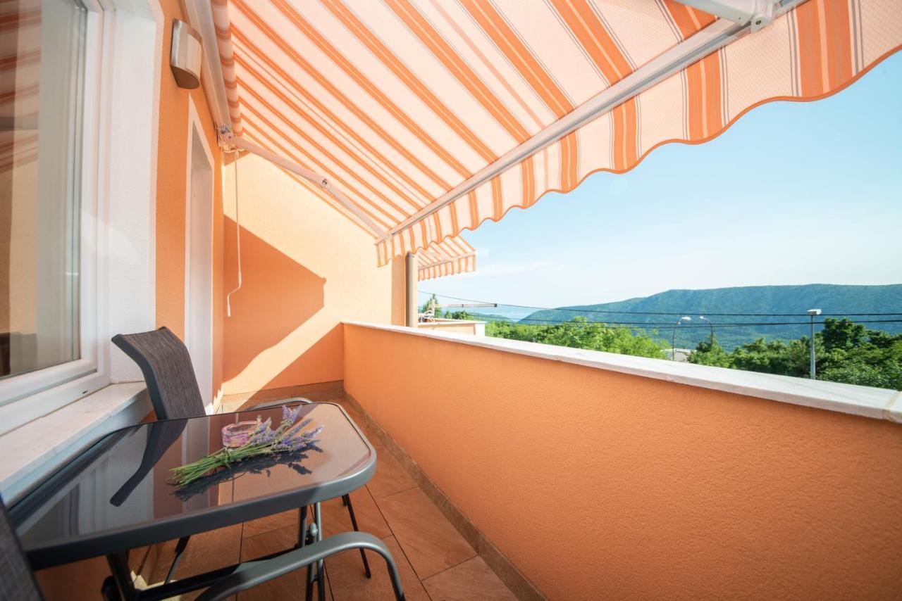 Apartman Sous Les Rochers Grižane Екстериор снимка