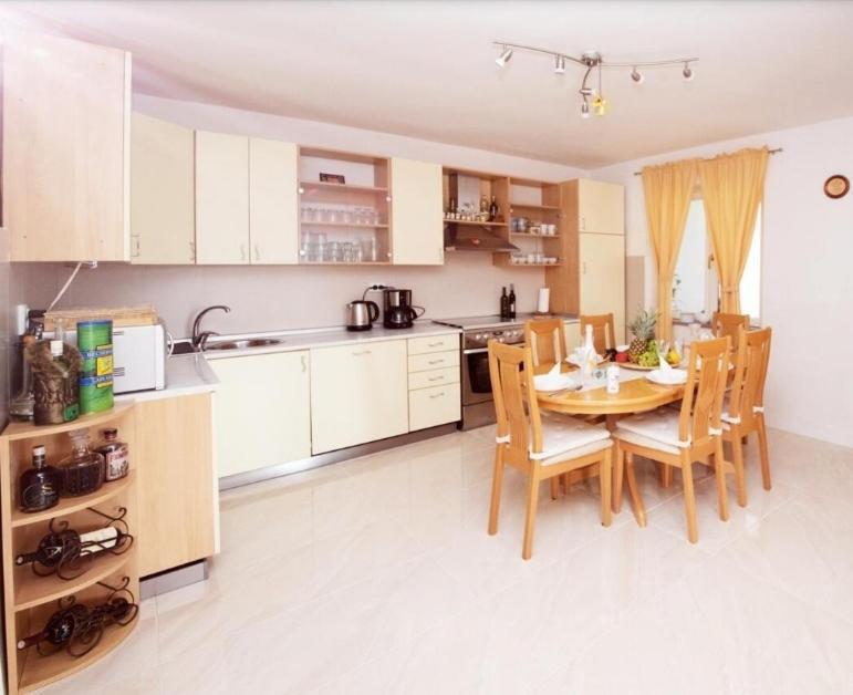 Apartman Sous Les Rochers Grižane Екстериор снимка