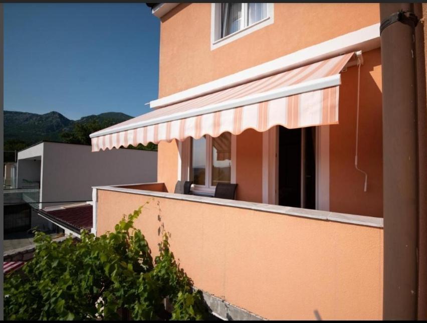 Apartman Sous Les Rochers Grižane Екстериор снимка